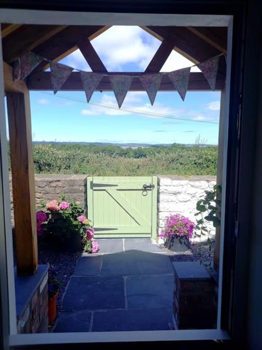 Cosy 2 Bed Cottage Between Snowdonia And The Sea Llandegai Exteriör bild