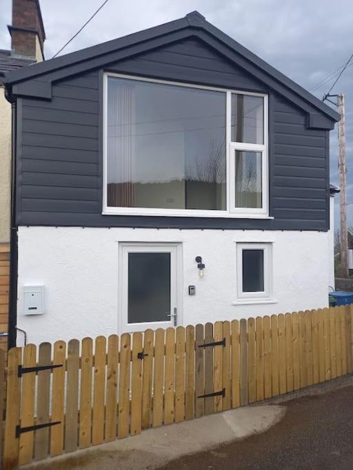 Cosy 2 Bed Cottage Between Snowdonia And The Sea Llandegai Exteriör bild