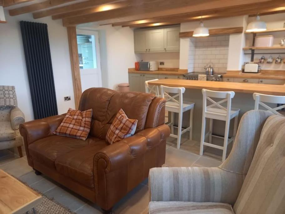 Cosy 2 Bed Cottage Between Snowdonia And The Sea Llandegai Exteriör bild