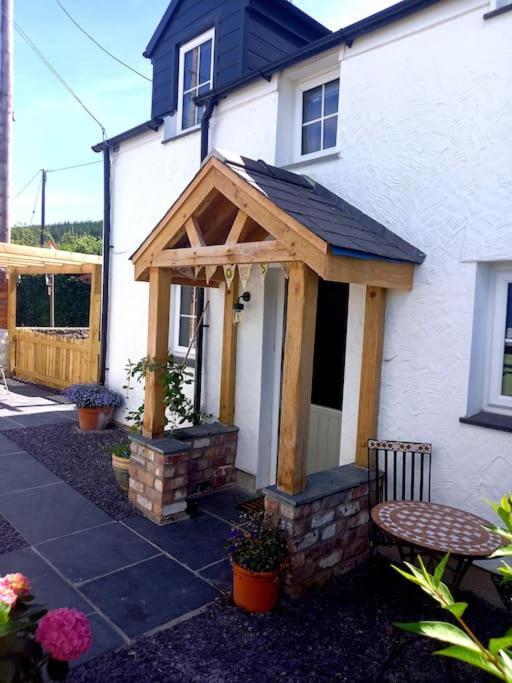 Cosy 2 Bed Cottage Between Snowdonia And The Sea Llandegai Exteriör bild