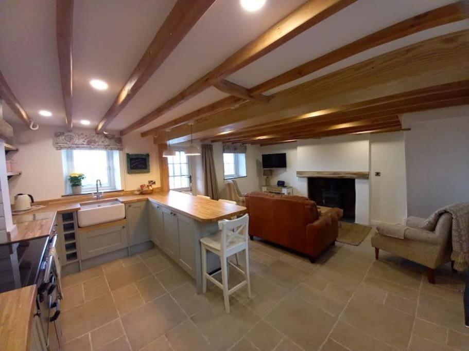 Cosy 2 Bed Cottage Between Snowdonia And The Sea Llandegai Exteriör bild