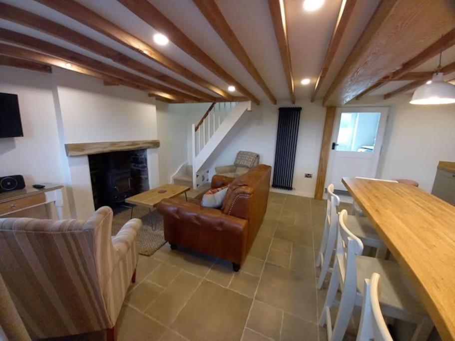 Cosy 2 Bed Cottage Between Snowdonia And The Sea Llandegai Exteriör bild
