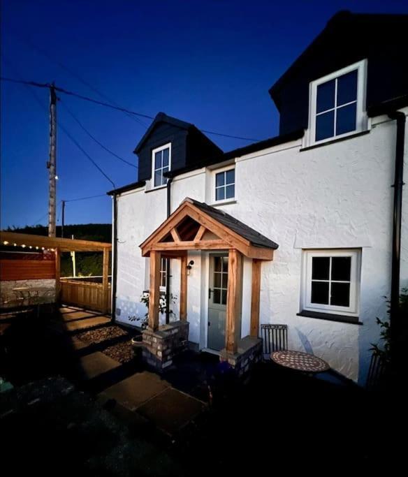 Cosy 2 Bed Cottage Between Snowdonia And The Sea Llandegai Exteriör bild