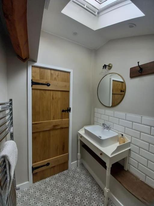 Cosy 2 Bed Cottage Between Snowdonia And The Sea Llandegai Exteriör bild